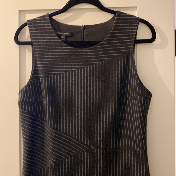 Knee length sleeveless dress - Picture 3 of 4